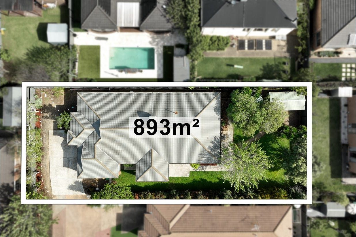 Aerial photograph showing 9 Gilmore Grove outlined on its 893 square metre block